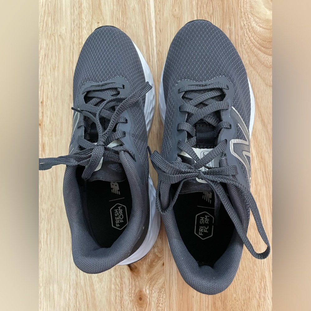 New Balance- women’s Fresh Foam Arishi V4, size 6.5 D (wide). Gently used. - Picture 4 of 6